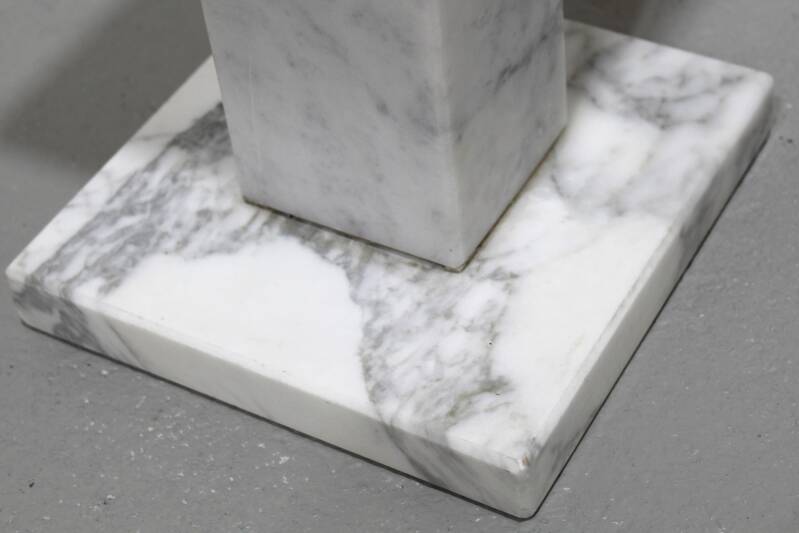 Vintage zuil, plantenstandaard, pilaar - marmer