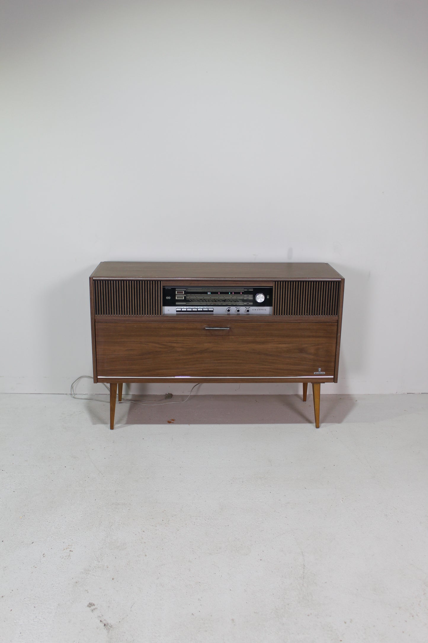 Vintage audiomeubel, radiokast, dressoir Gründig