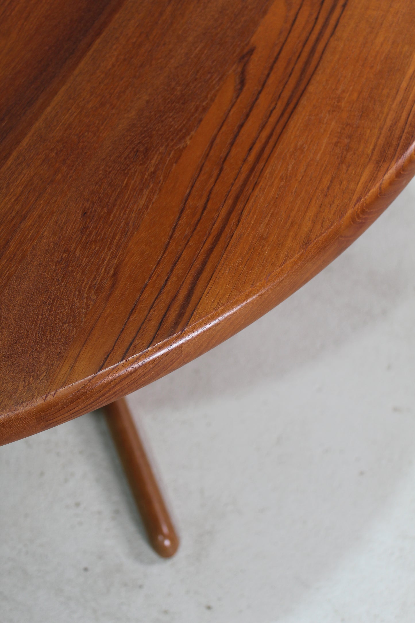 Vintage Deens Design eettafel rond