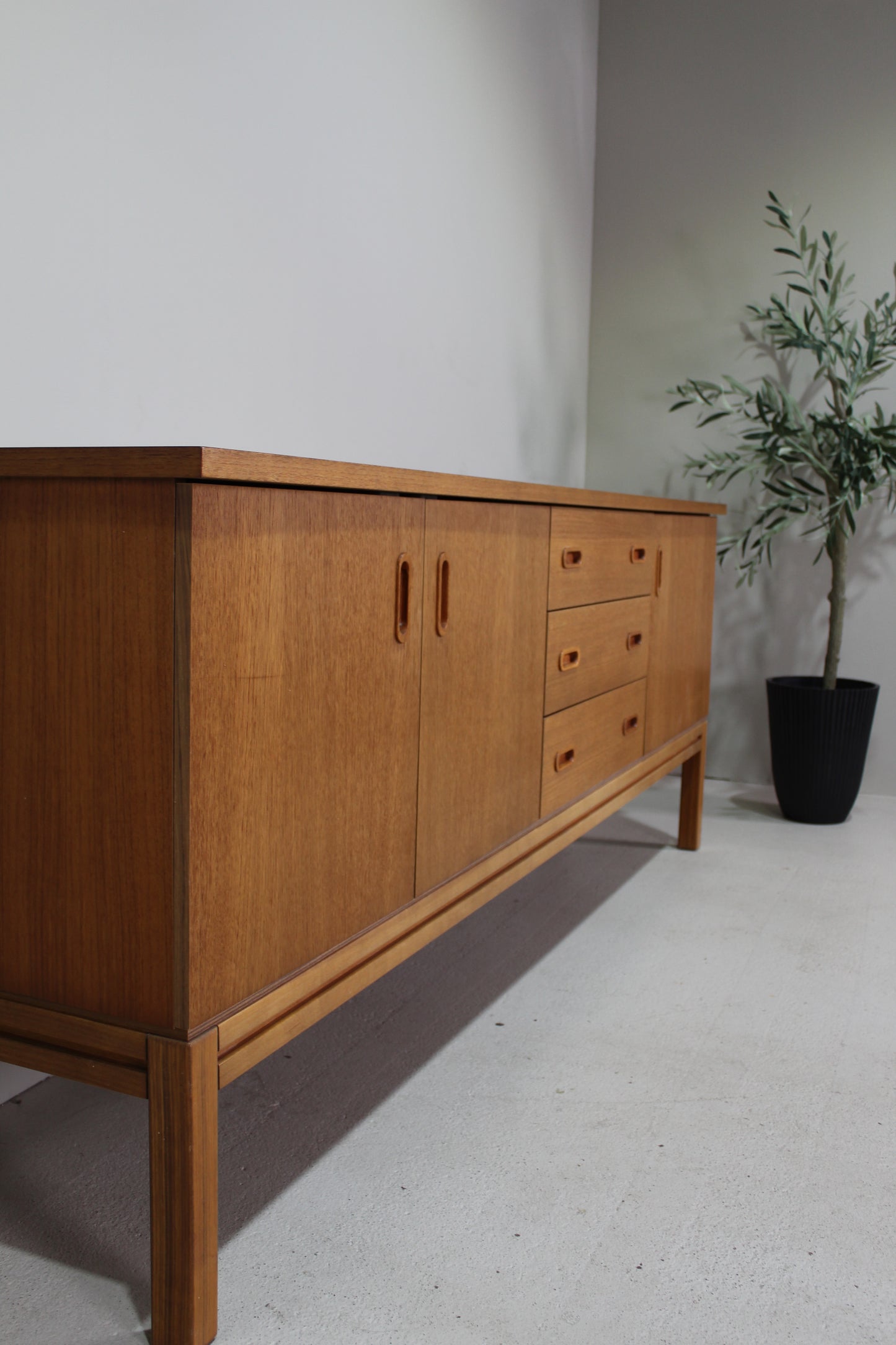 Vintage dressoir, sideboard - teak