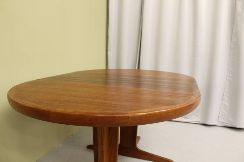 Vintage Danish Design dining table, extendable