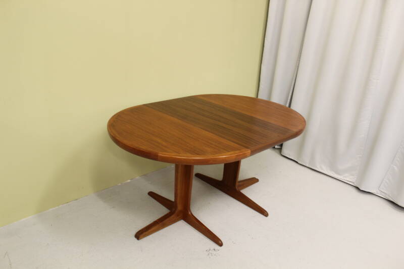 Vintage Danish Design dining table, extendable