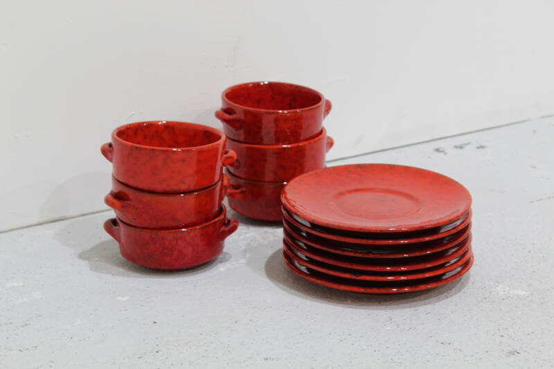 Vintage soepkommen en bordjes, servies - rood | 00922