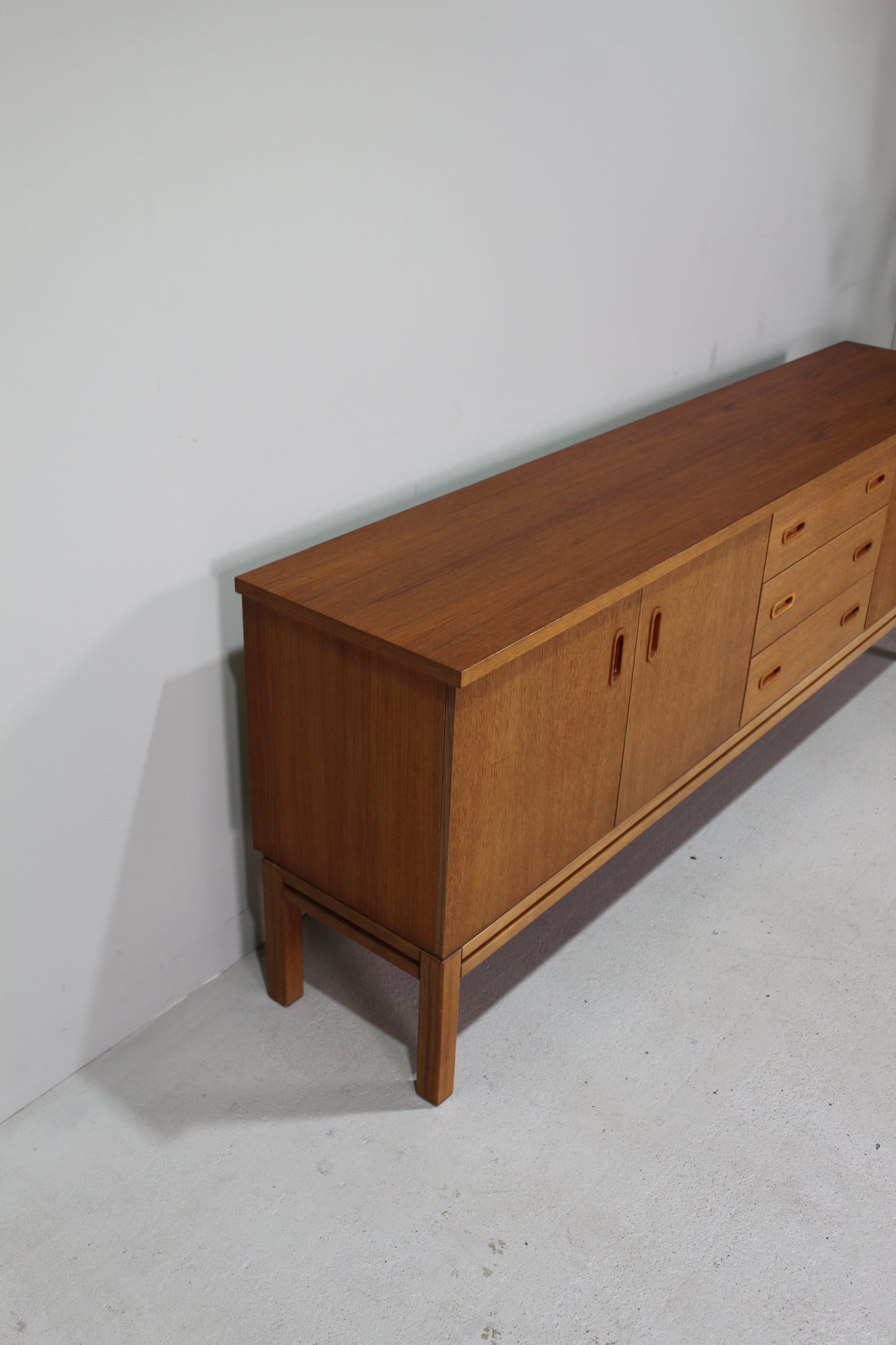 Vintage dressoir, sideboard - teak