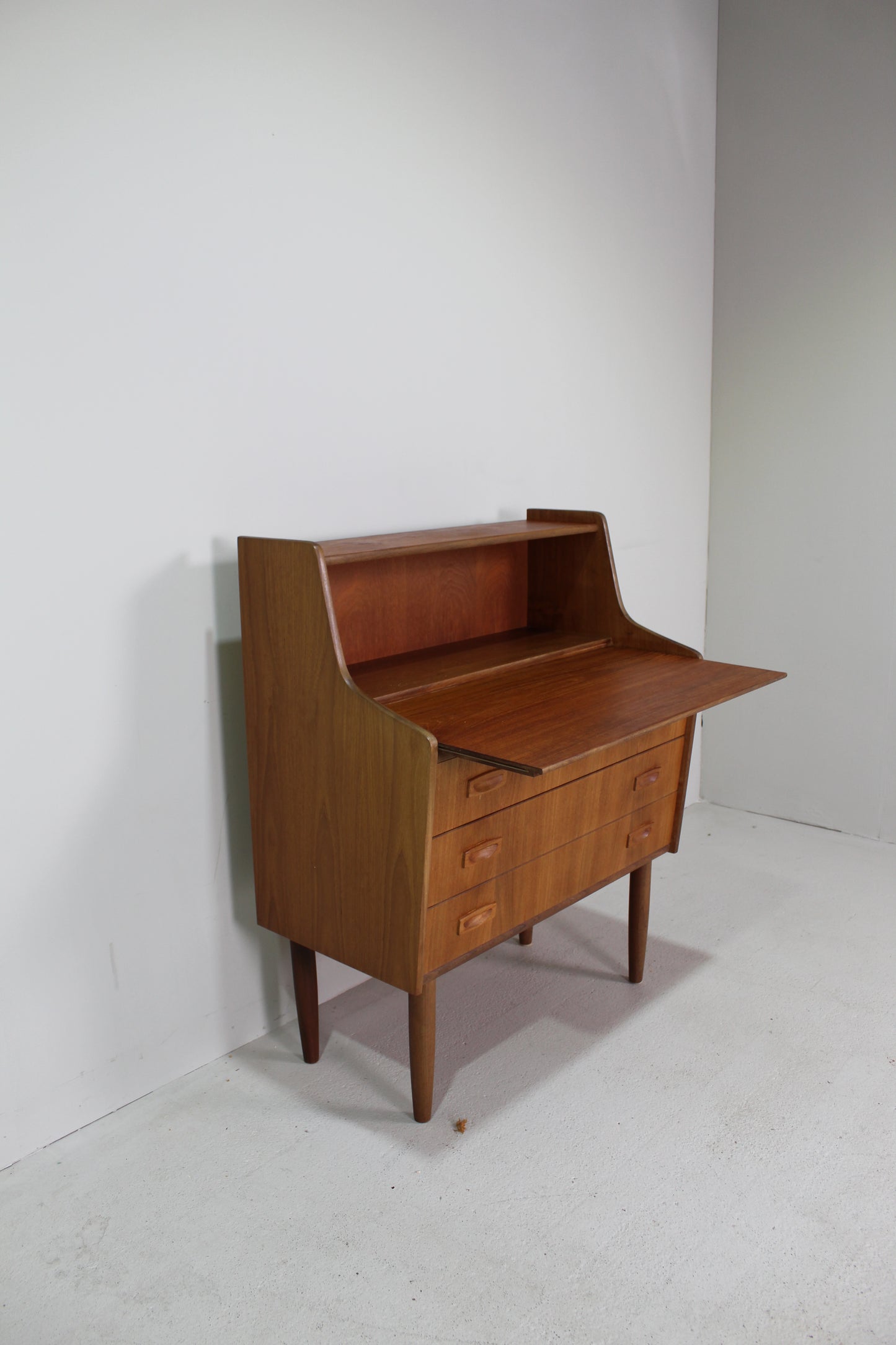 Vintage secretaire, bureau, wandkast Deens Design