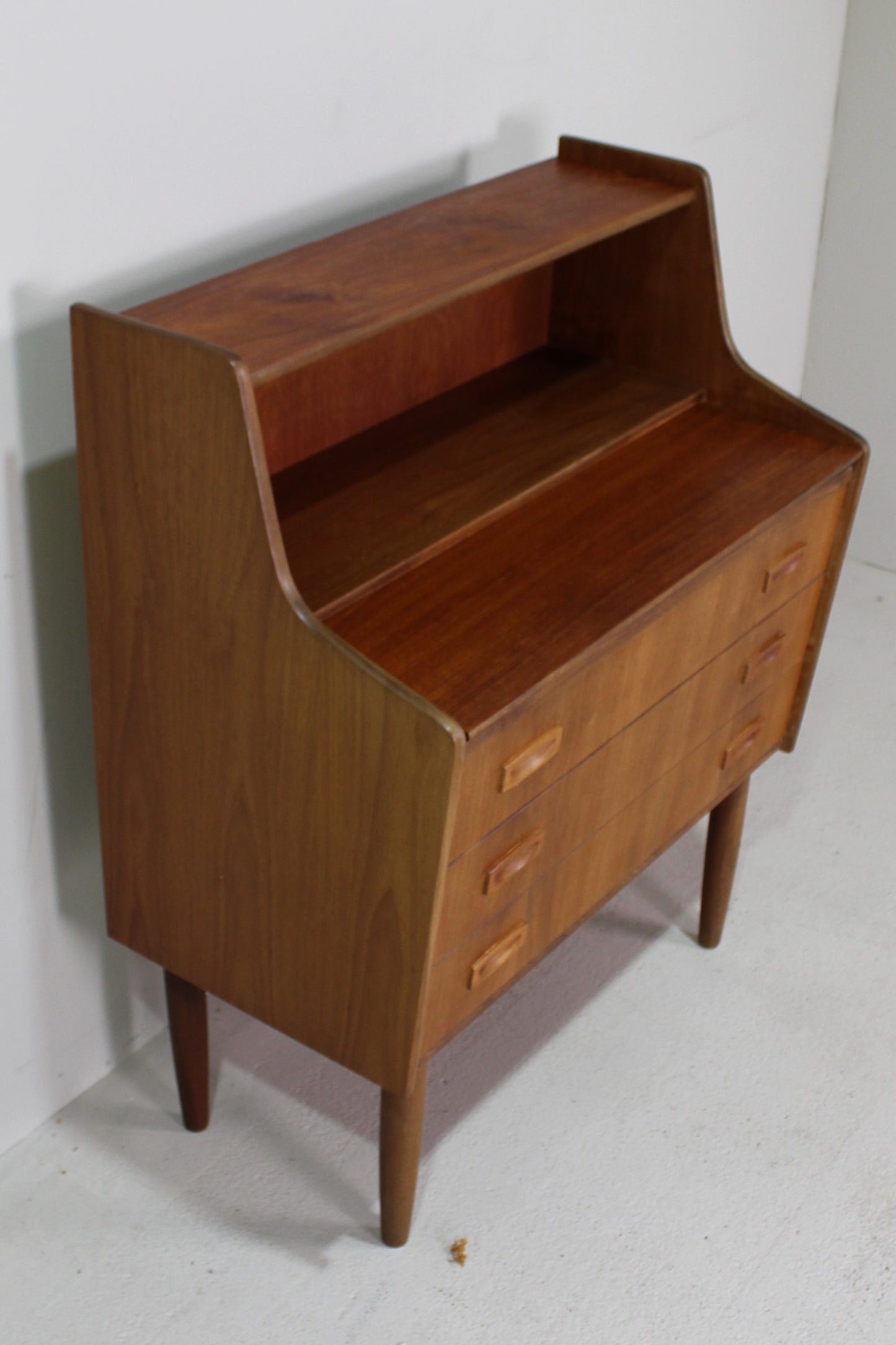 Vintage secretaire, bureau, wandkast Deens Design