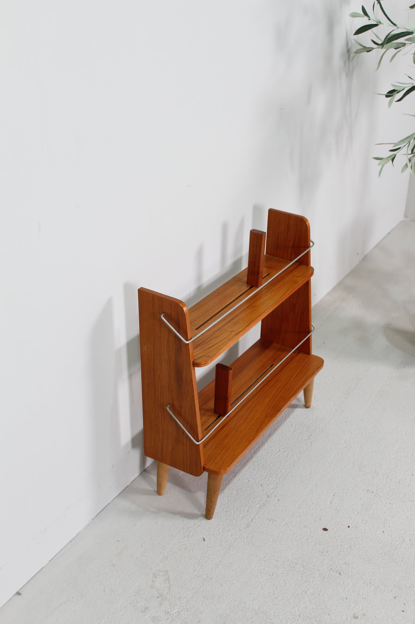 Vintage boekenkastje, plantentafel