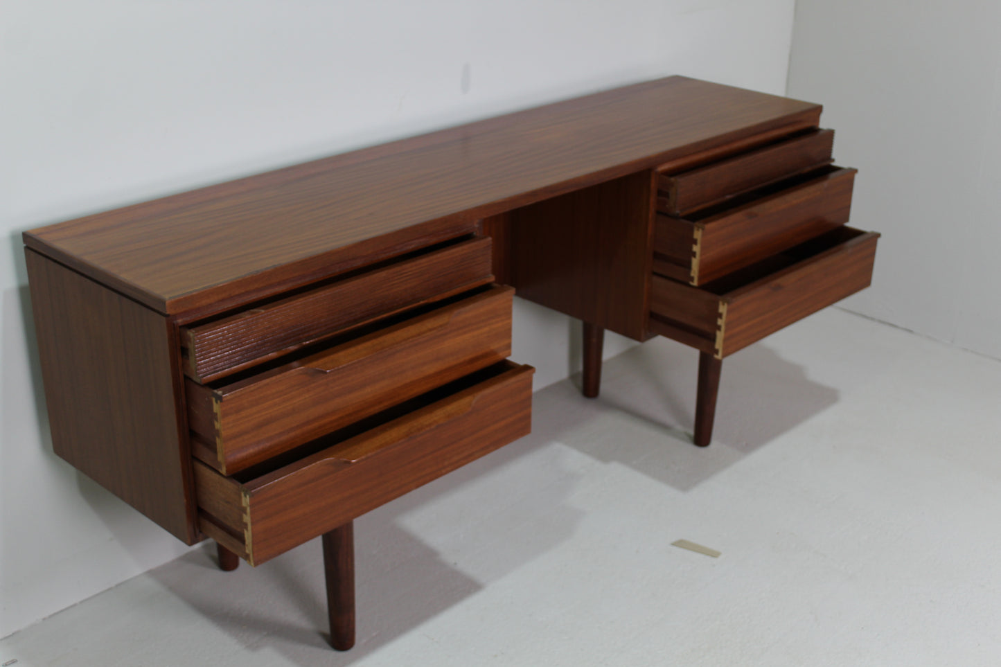 Vintage Brits design bureau, sideboard jaren '60