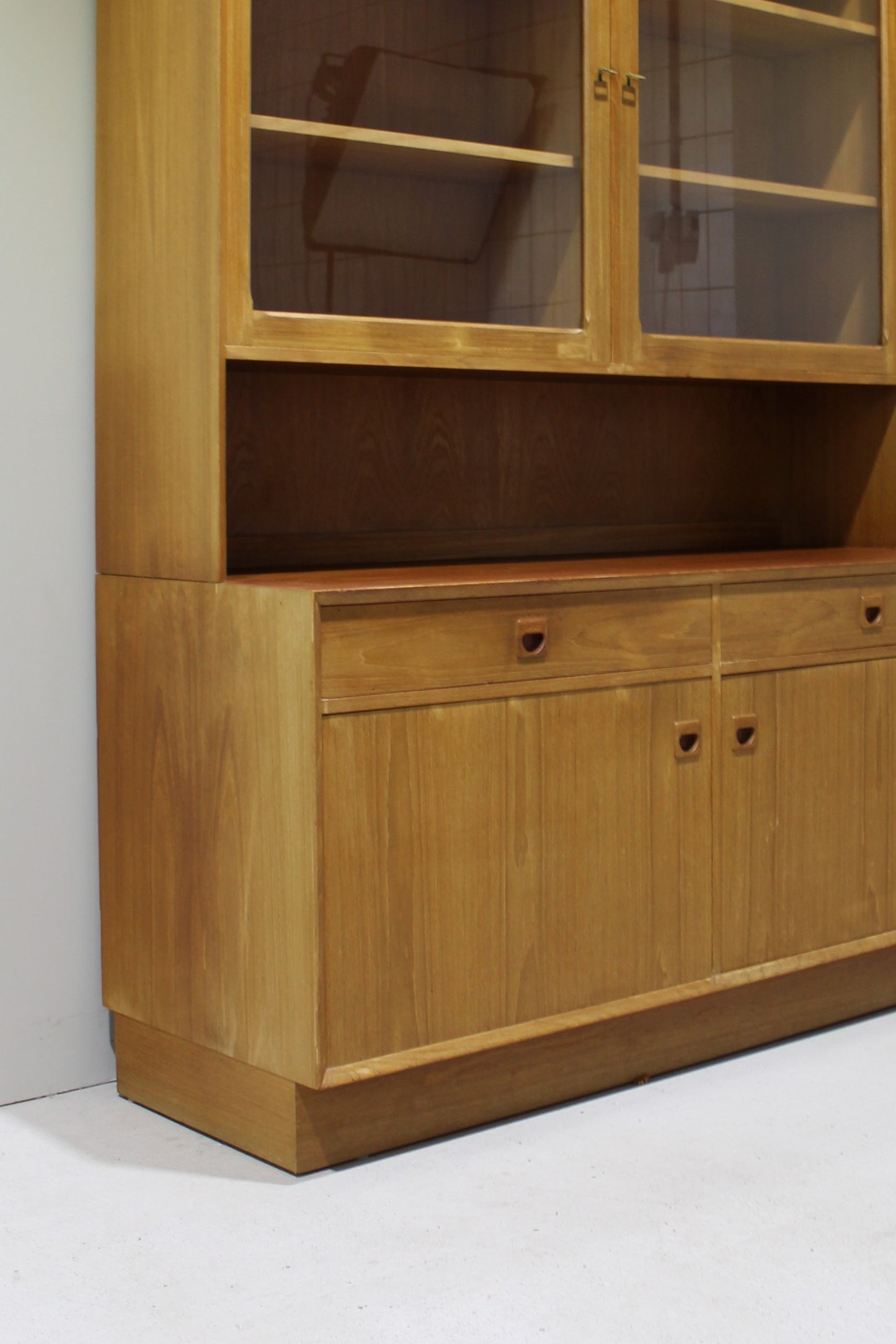 Vintage wandkast, vitrinekast, Deens Design