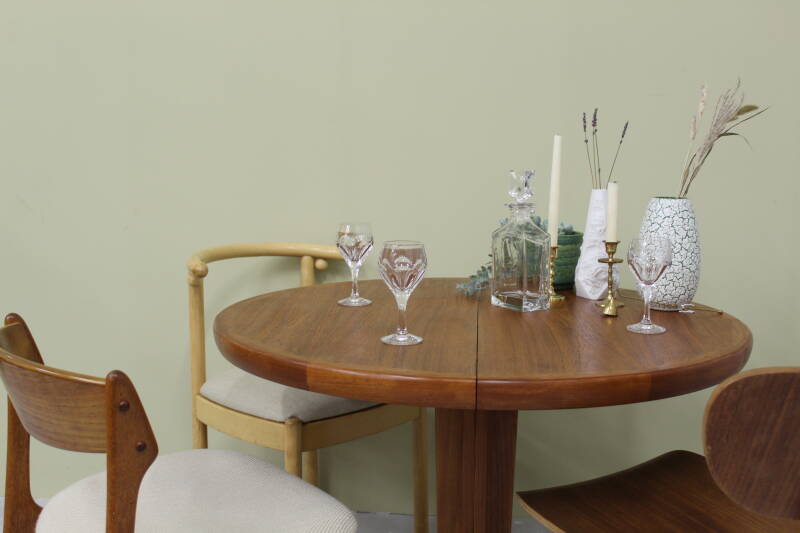 Vintage Danish Design dining table, extendable