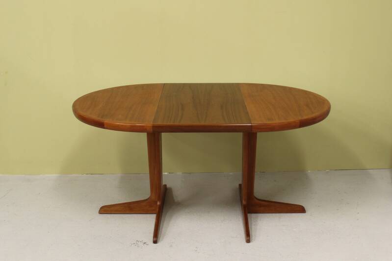 Vintage Danish Design dining table, extendable