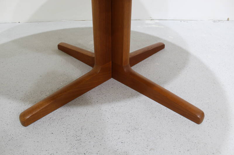 Vintage uitgeschuifbare ronde eettafel - Deens design Korup Stoefabrik Jaren '60 | 01073