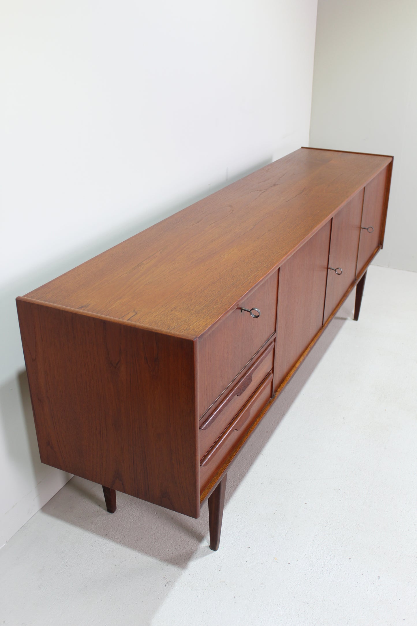 Sideboard im Vintage-Design – Teakholz aus den 1960er Jahren