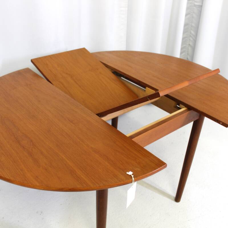 Vintage round dining table (extendable)