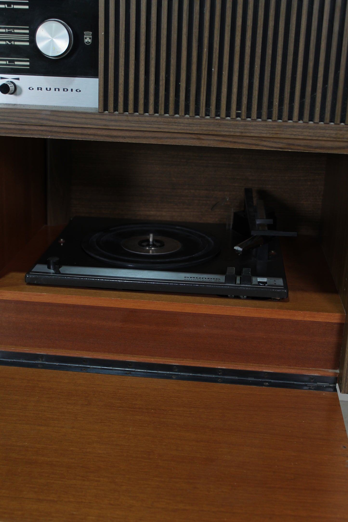 Vintage audiomeubel, radiokast, dressoir Gründig