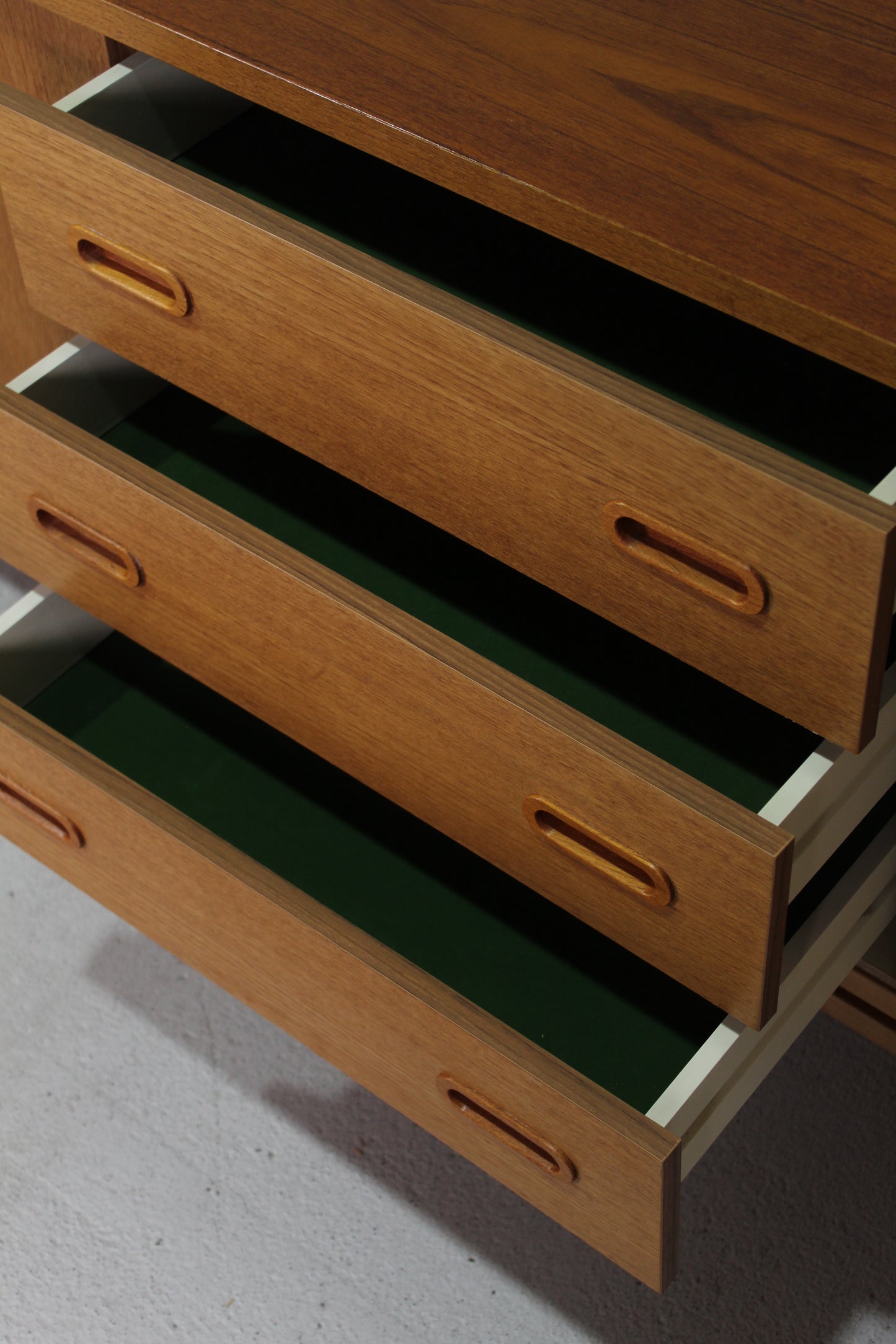 Vintage dressoir, sideboard - teak