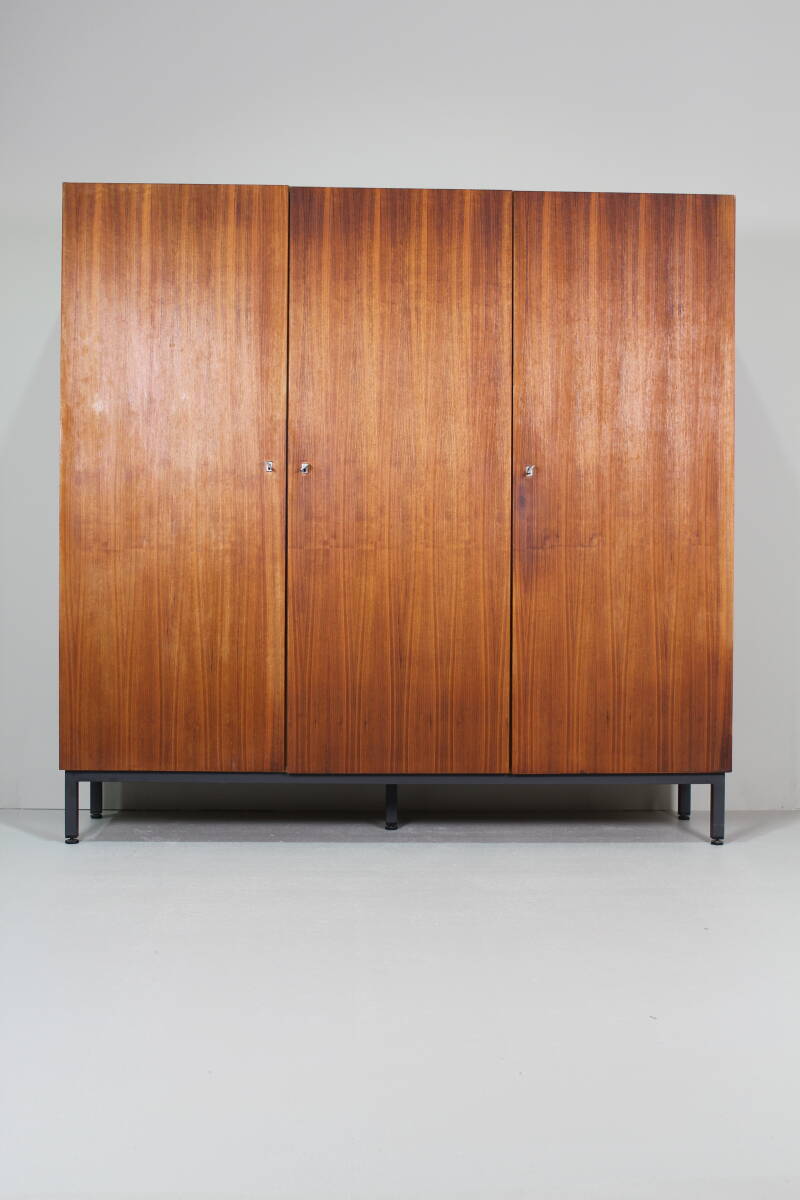 Vintage Schrank, Wäscheschrank, Garderobe, Spieleschrank - 60er | 01334