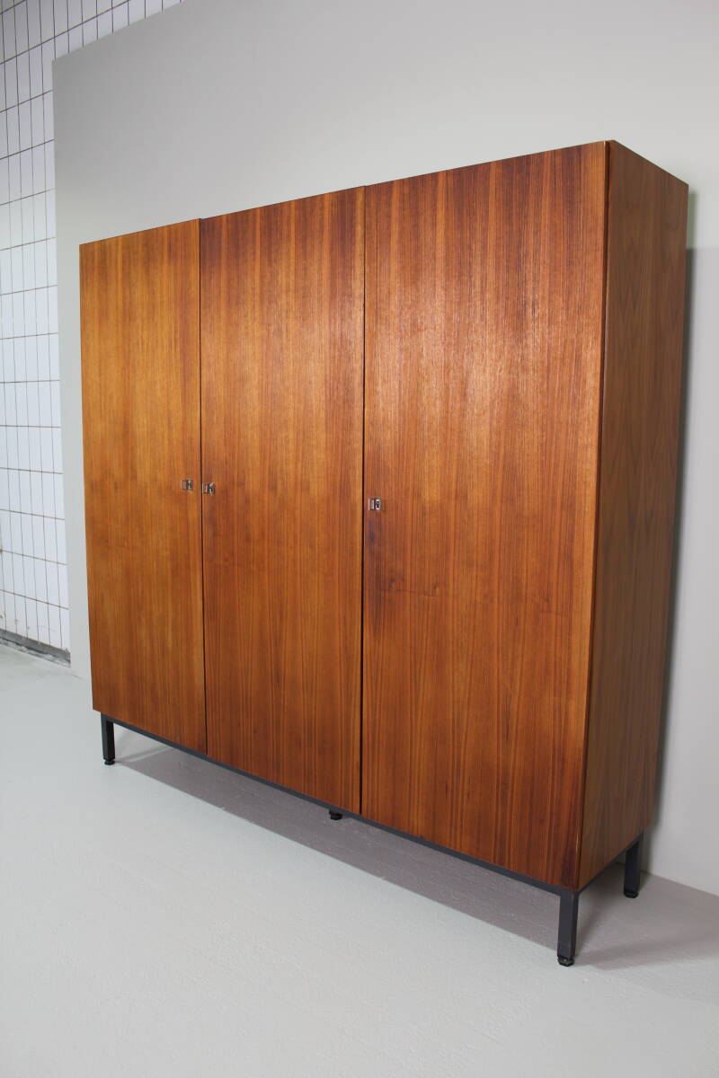 Vintage Schrank, Wäscheschrank, Garderobe, Spieleschrank - 60er | 01334