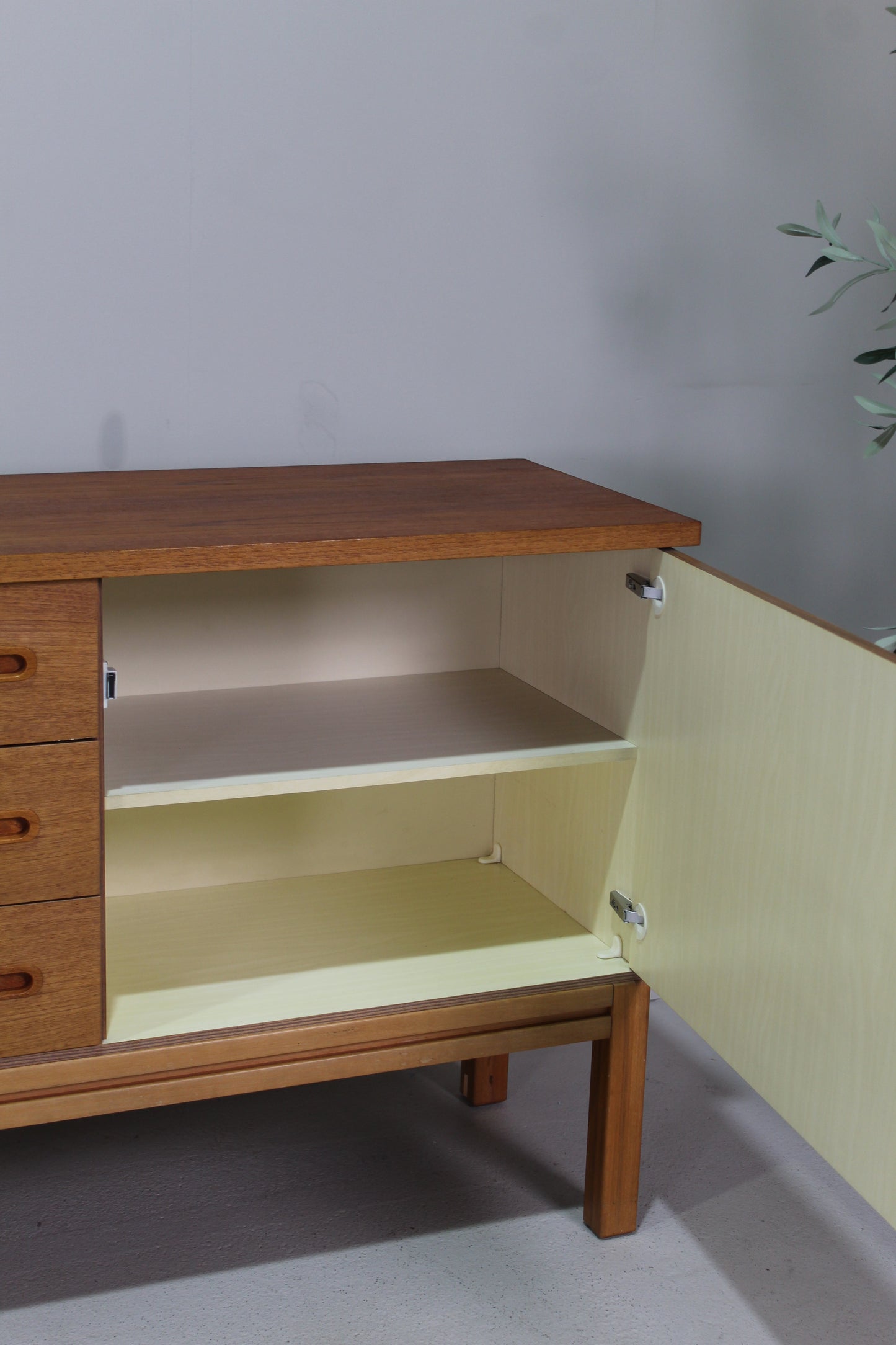 Vintage dressoir, sideboard - teak