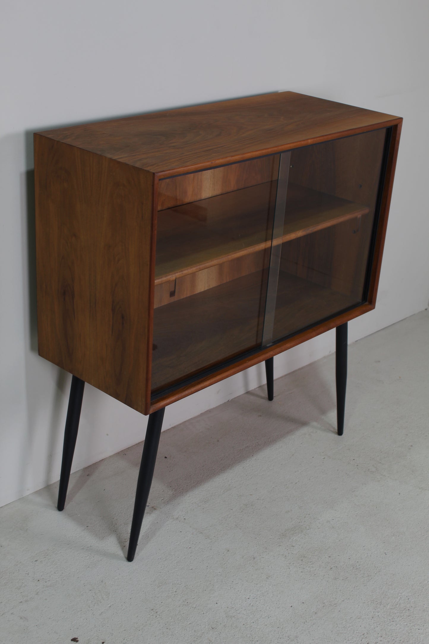 Vintage Vitrinenschrank aus den 60er Jahren