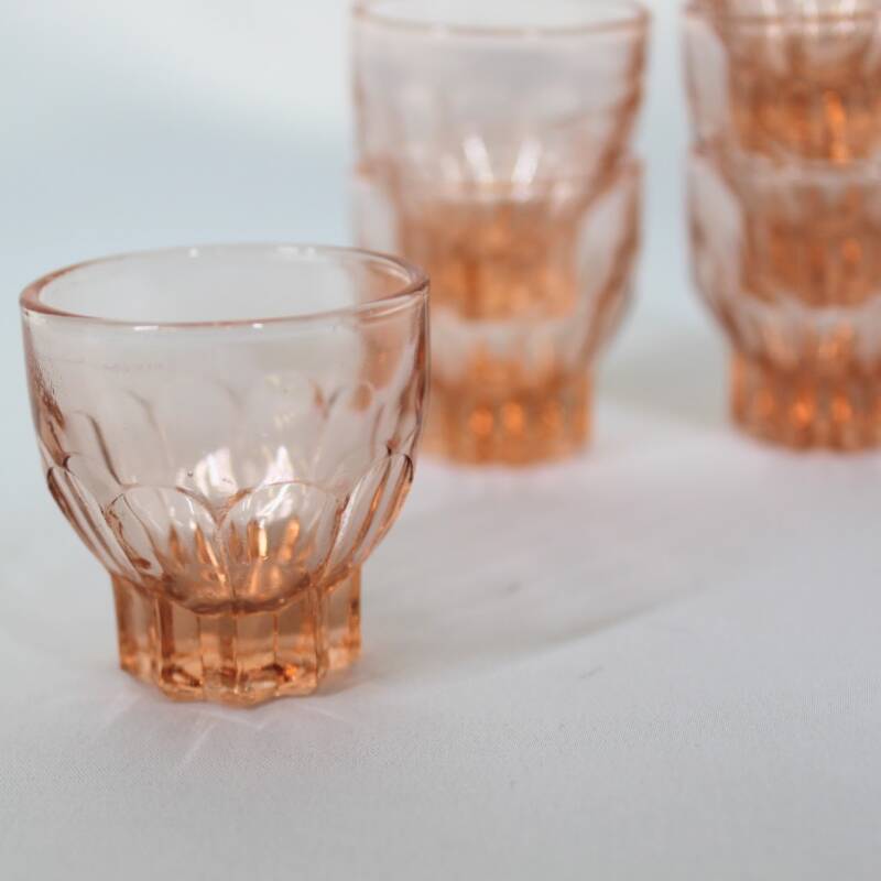 Vintage roze shotglaasjes