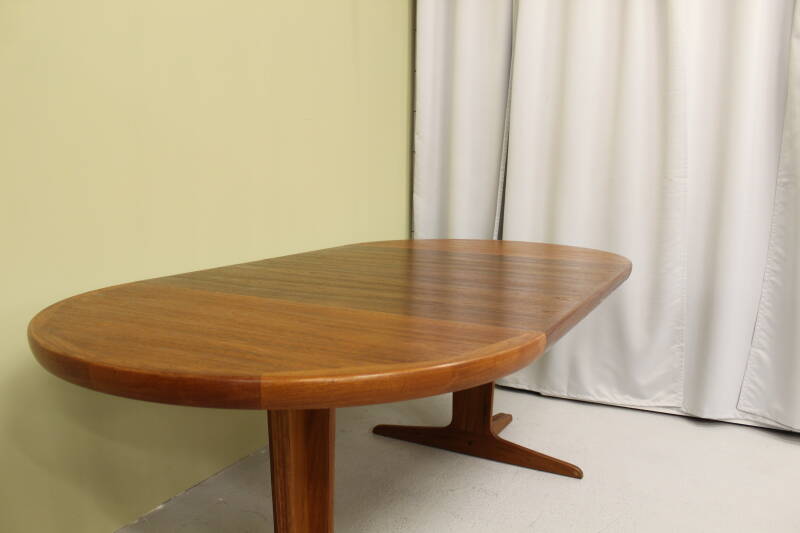 Vintage Danish Design dining table, extendable