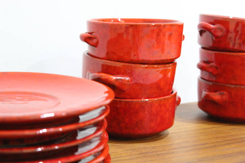 Vintage soepkommen en bordjes, servies - rood | 00922