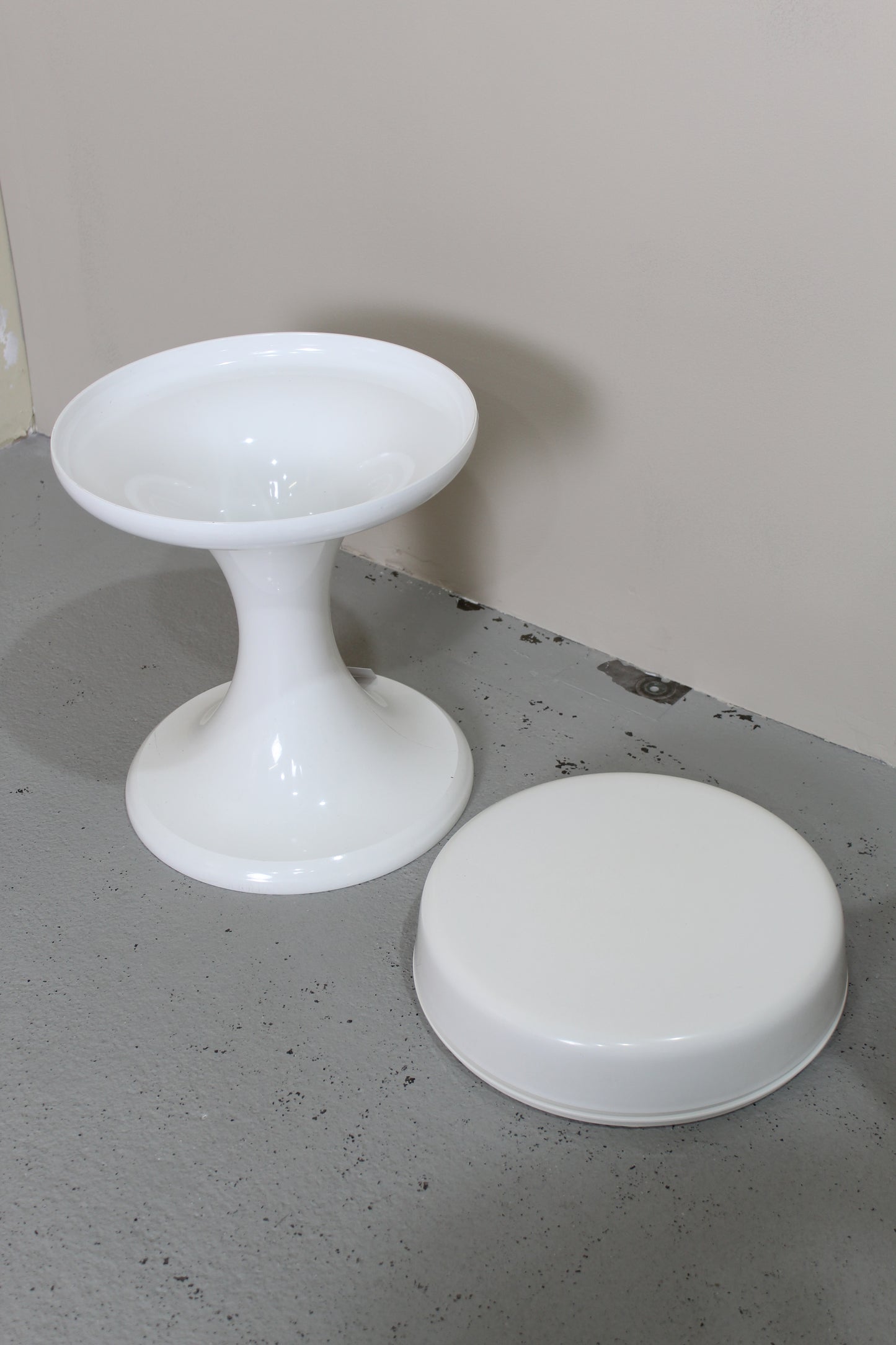 Vintage weißer Hocker, Pflanzentisch 70er Jahre - Emsa
