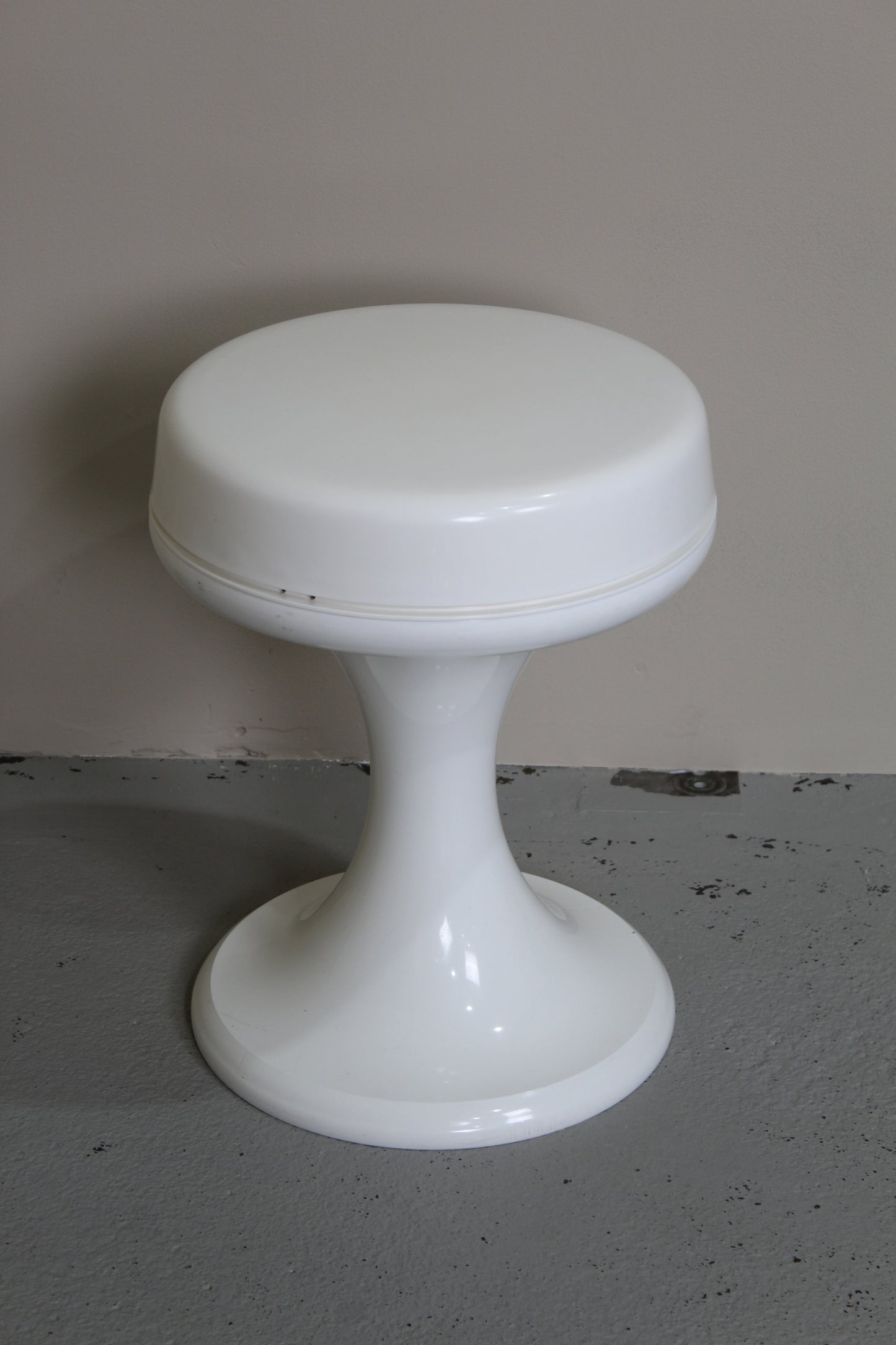 Vintage weißer Hocker, Pflanzentisch 70er Jahre - Emsa