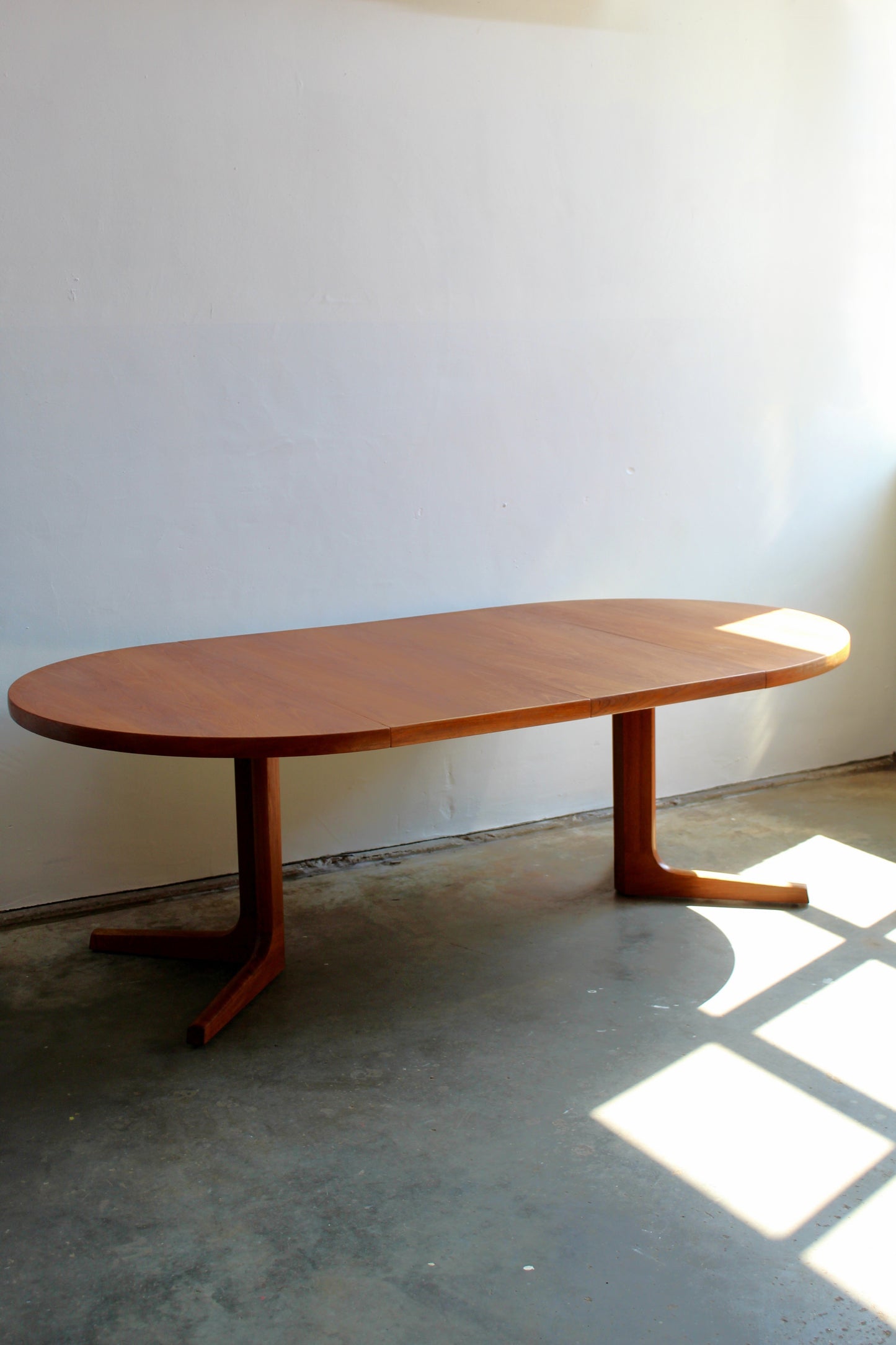 Mid century Deens design eettafel uitschuifbaar