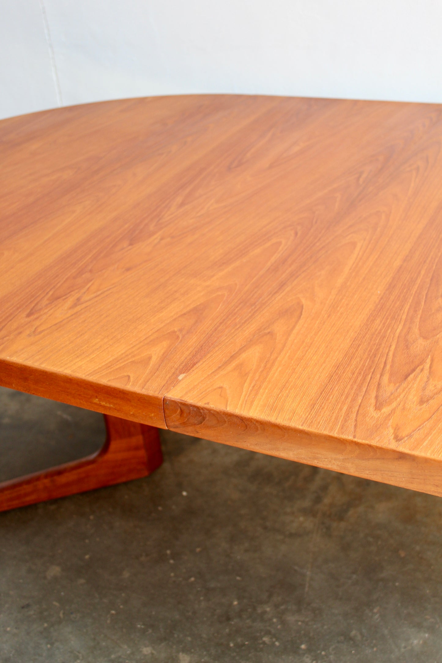 Mid century Deens design eettafel uitschuifbaar