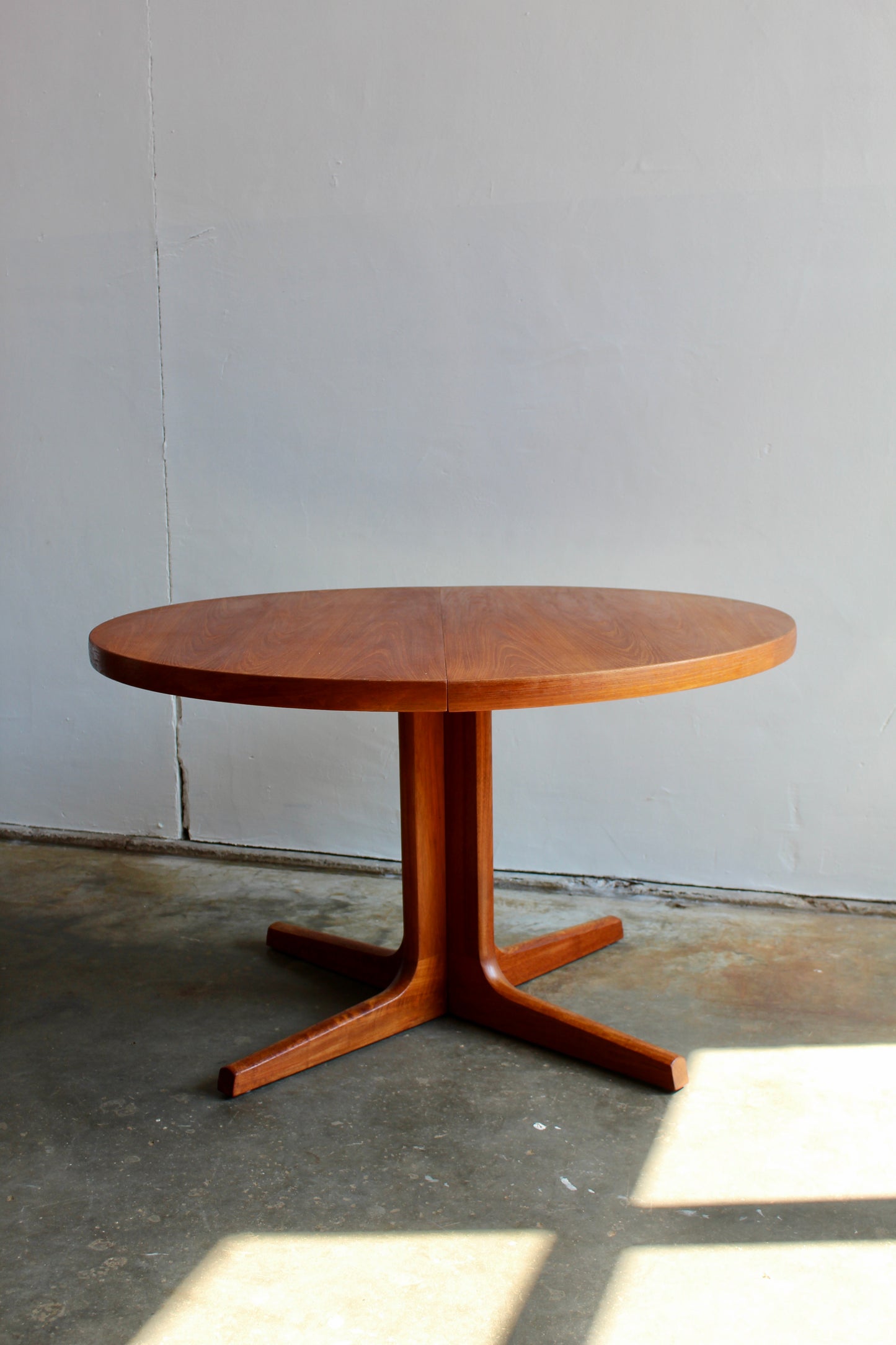 Mid century Deens design eettafel uitschuifbaar