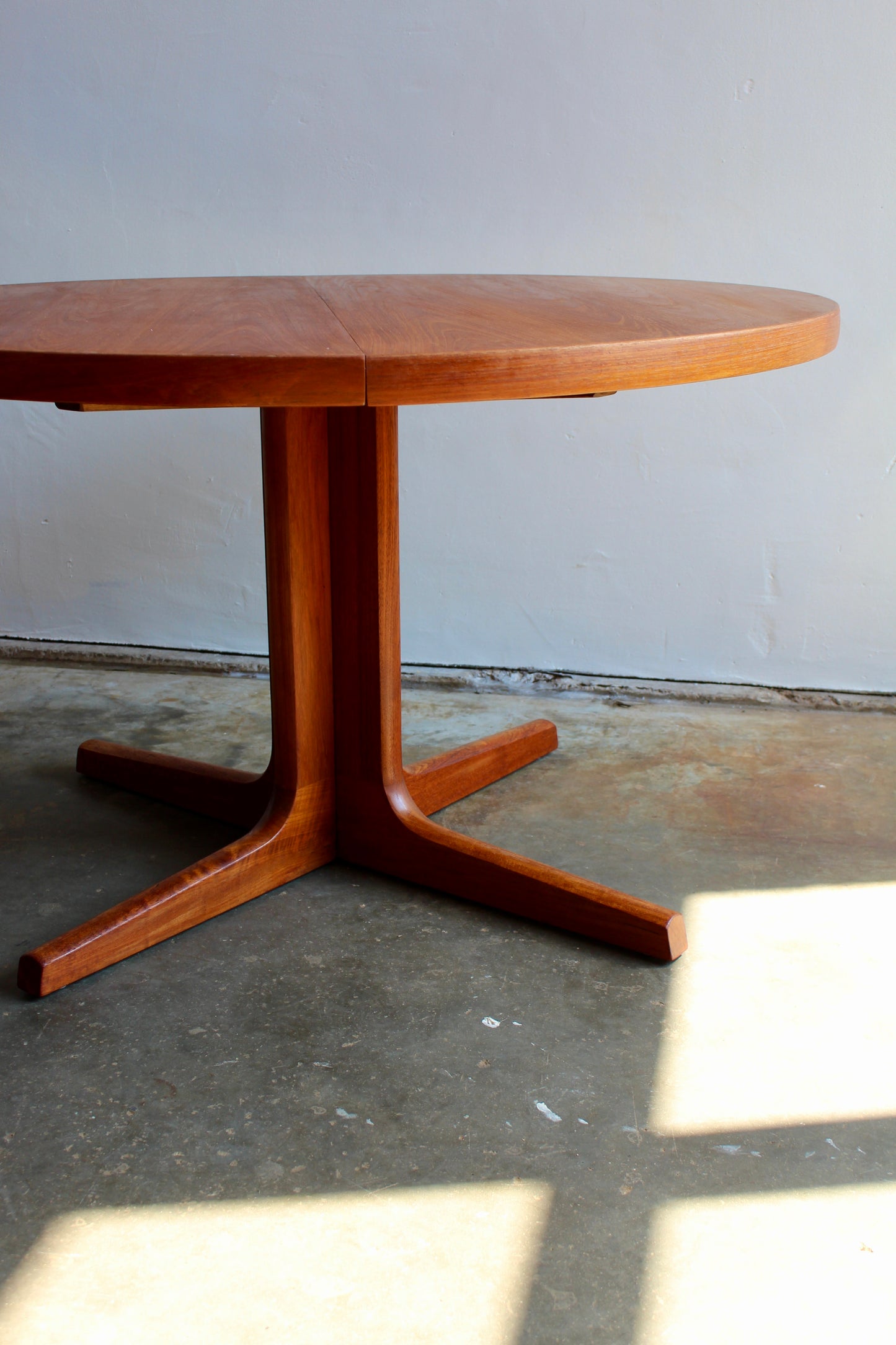 Mid century Deens design eettafel uitschuifbaar