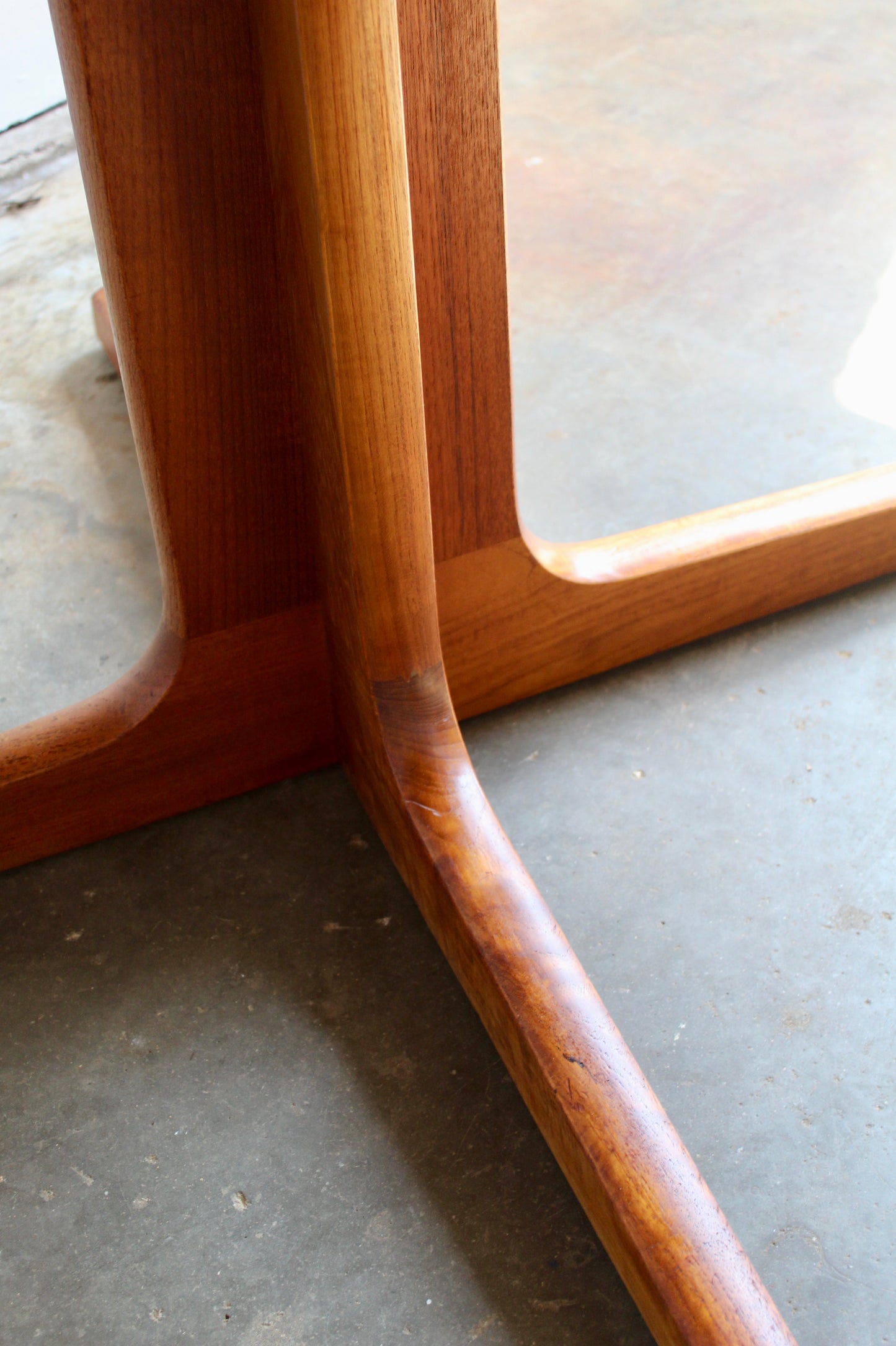 Mid century Deens design eettafel uitschuifbaar