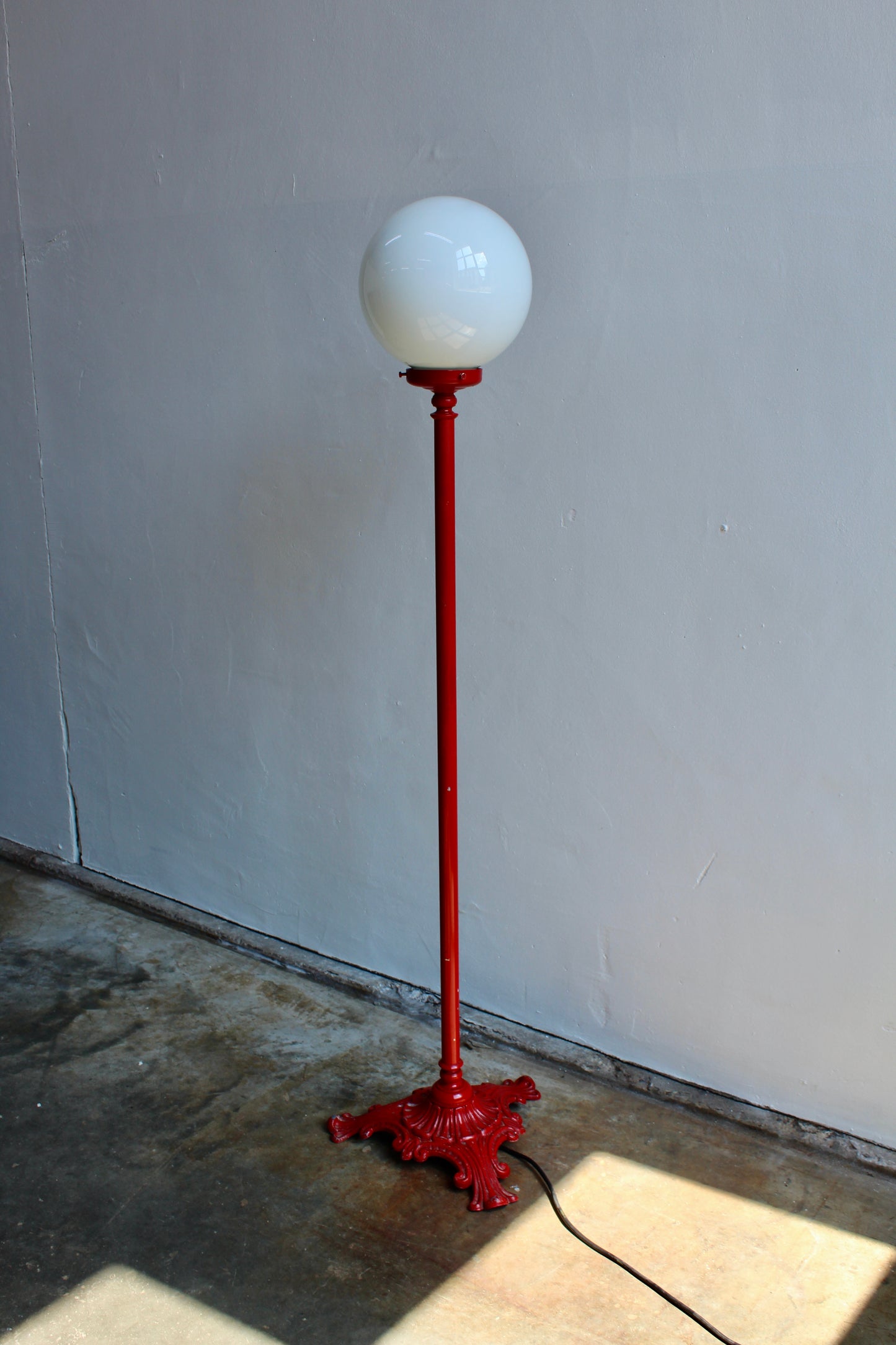 Vintage rode vloerlamp