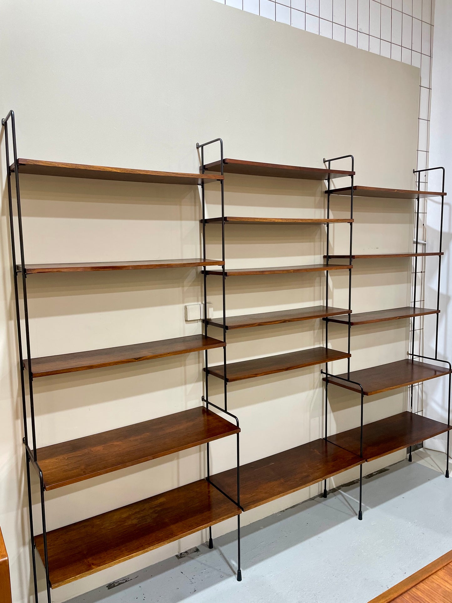 Omnia boekenkast wandmeubel palissander