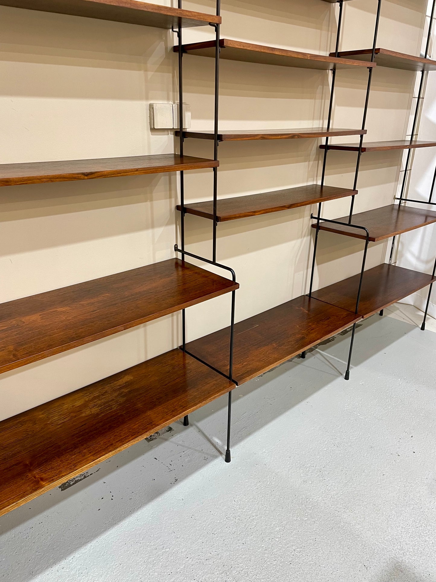 Omnia boekenkast wandmeubel palissander