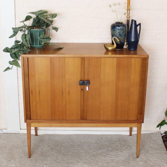 Vintage kastje/dressoir met schuifdeuren