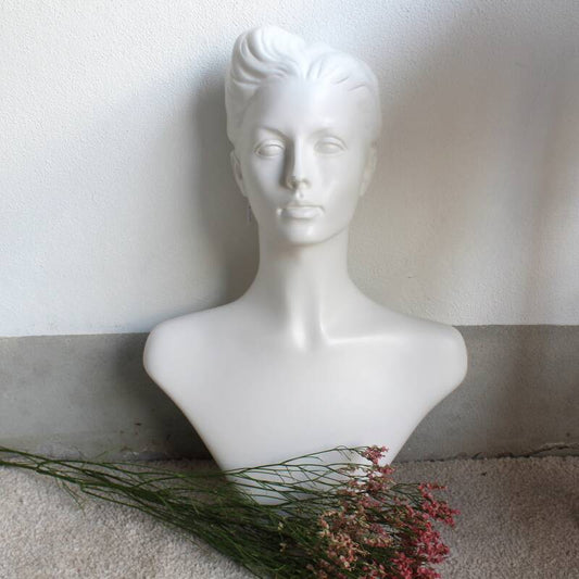 Buste/beeld vrouw