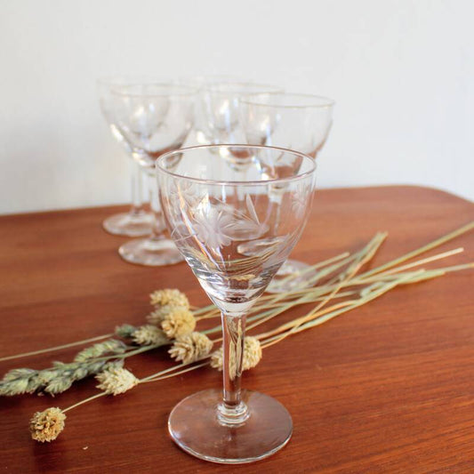 6x vintage wine glasses