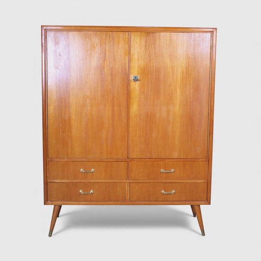 Vintage kledingkast, hoge kast