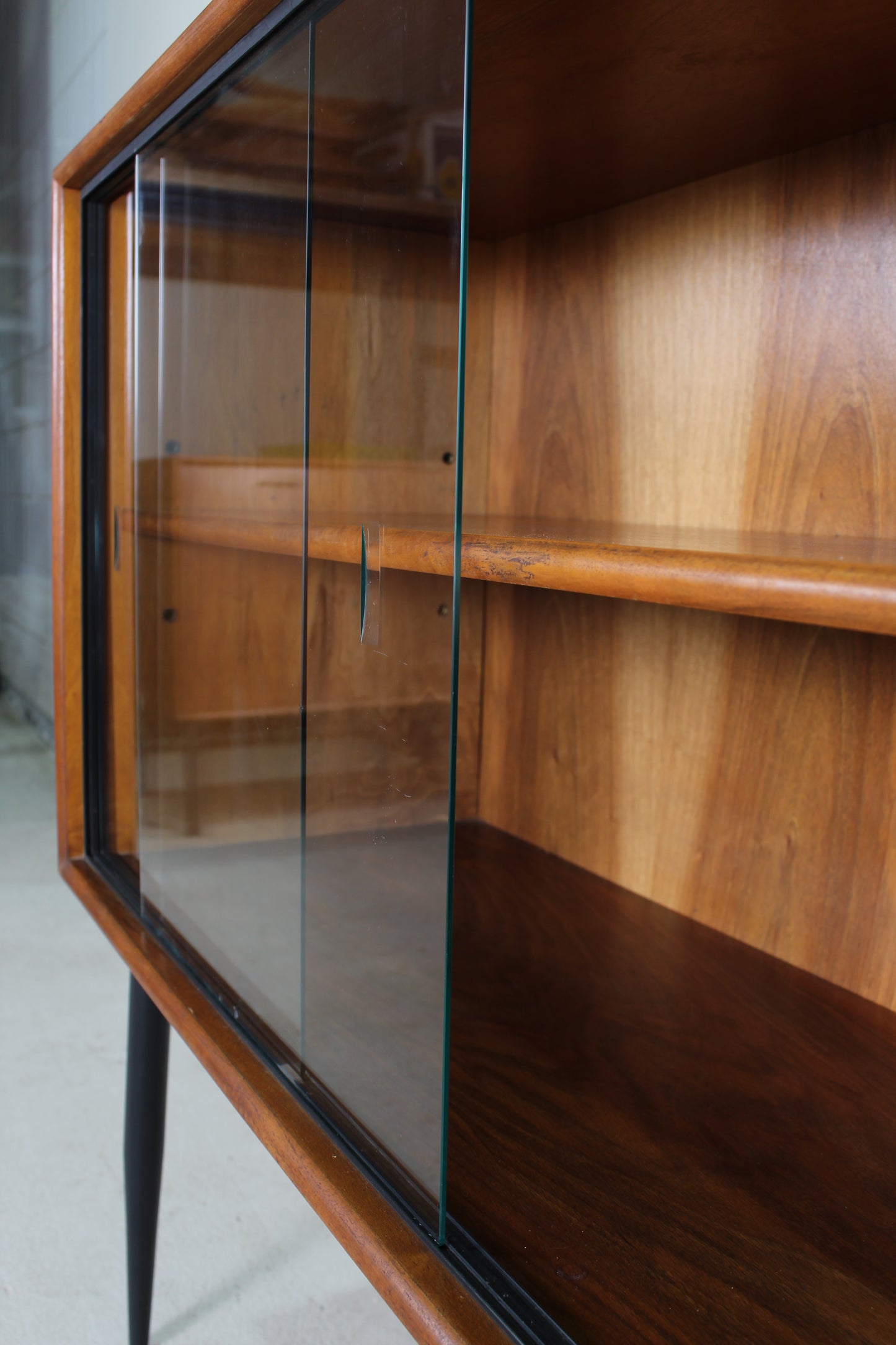 Vintage Vitrinenschrank aus den 60er Jahren