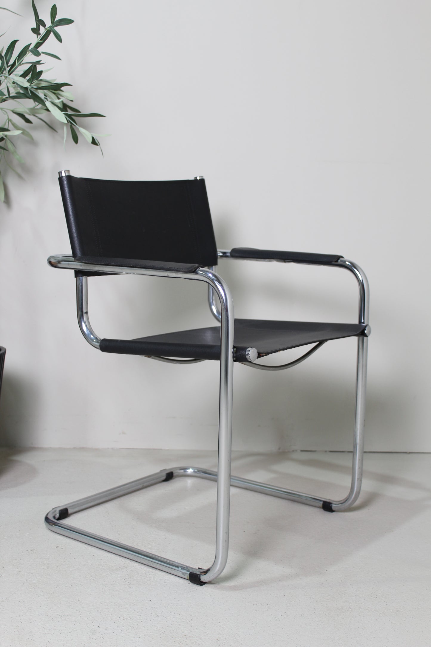 Buisframe design stoel Mart Stam