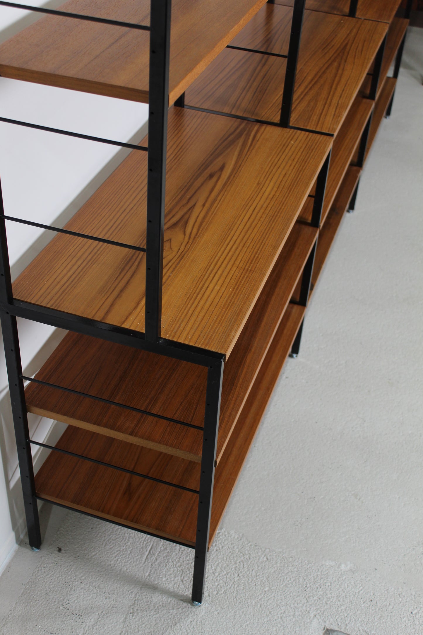 Vintage wandsysteem, stellingkast