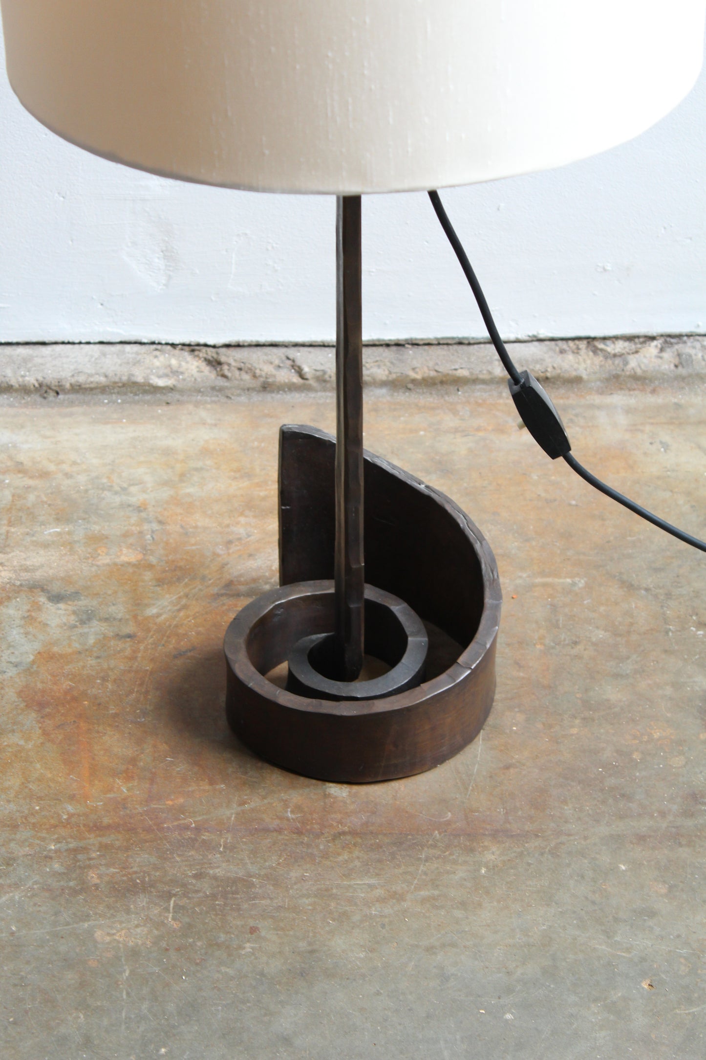 Vintage brutalistische tafellamp brons