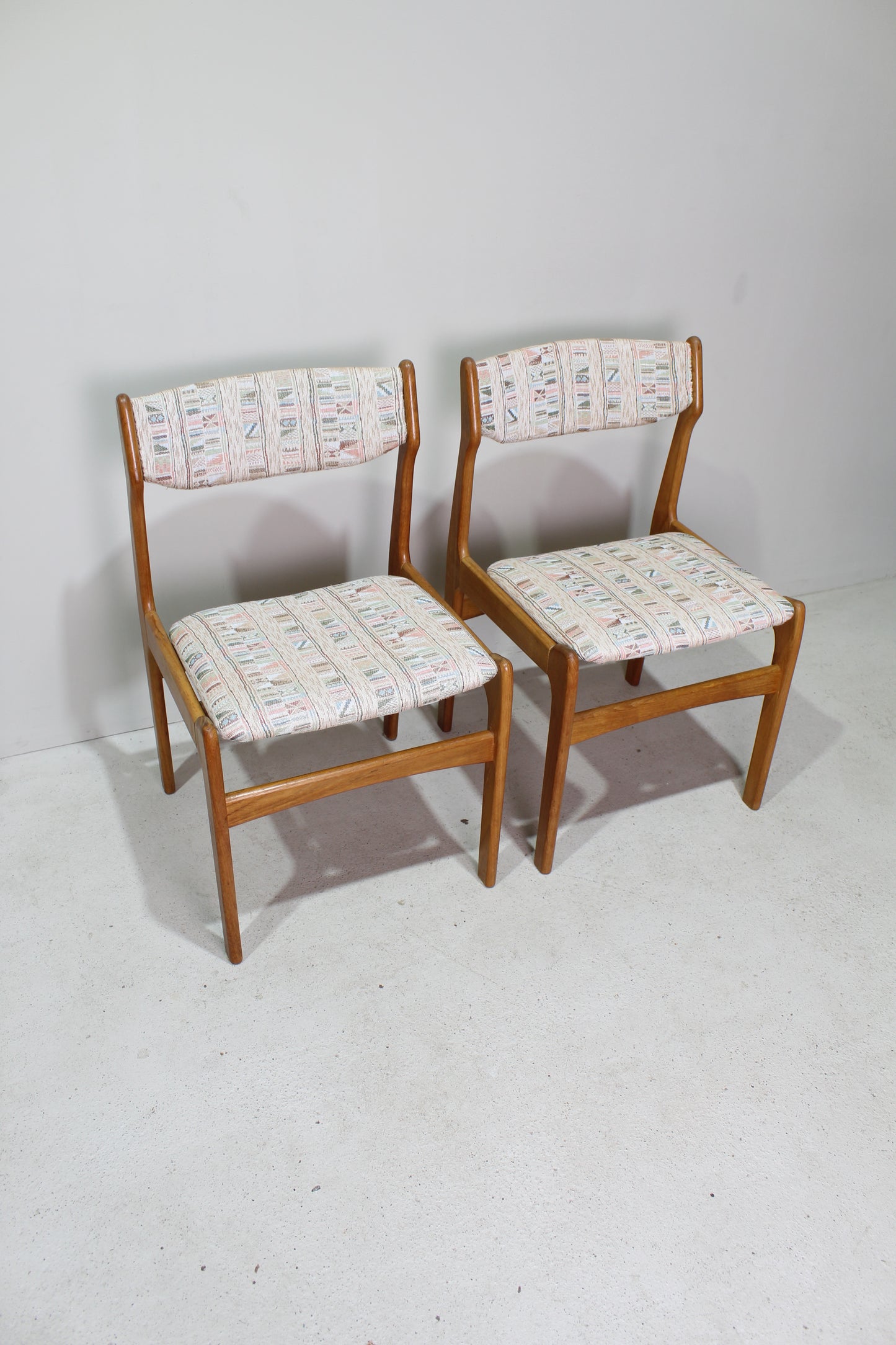 2x Deens design eetkamerstoelen Erik Buch