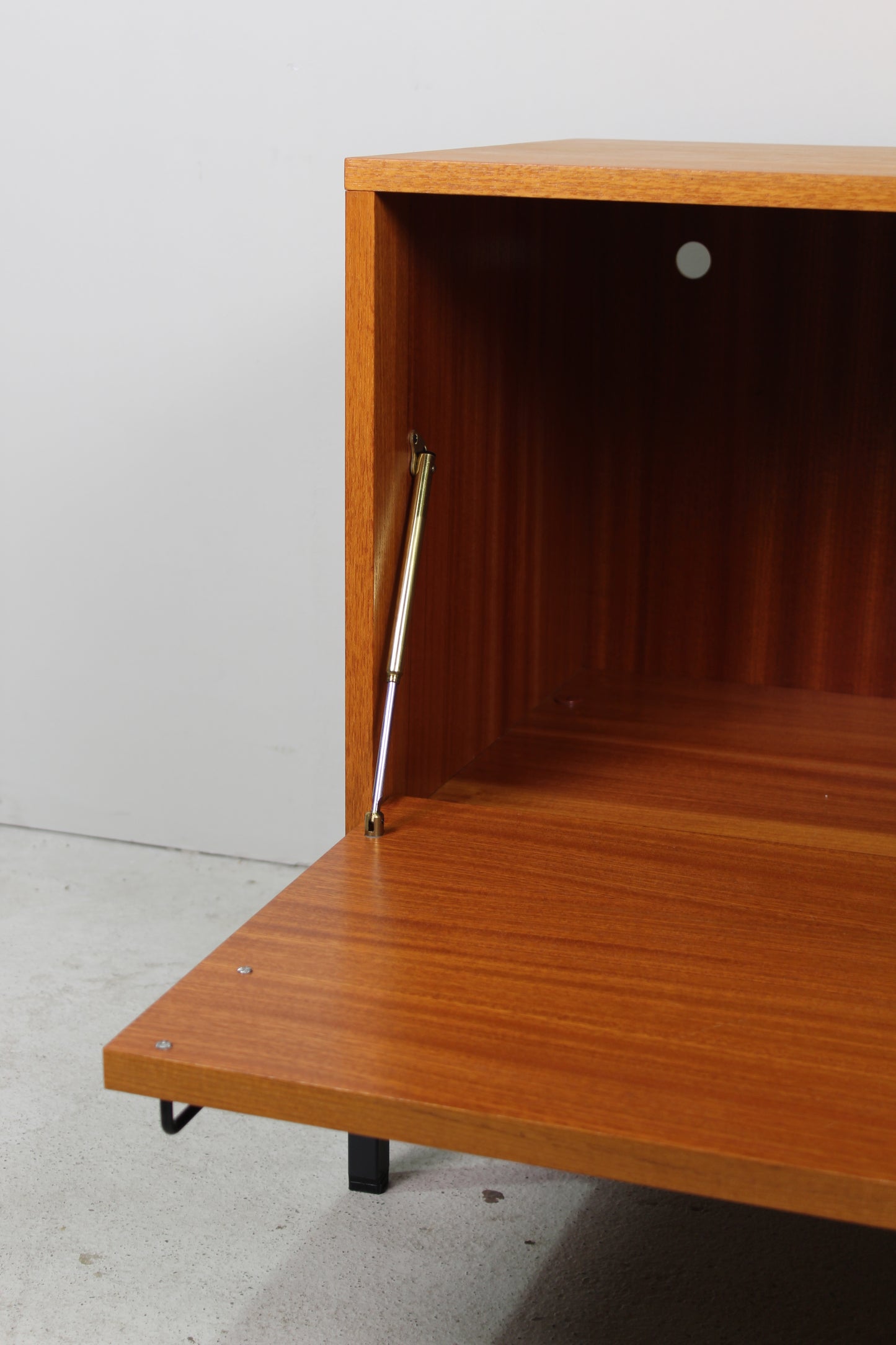 Mid century design platenspelerkast, dressoir REGO