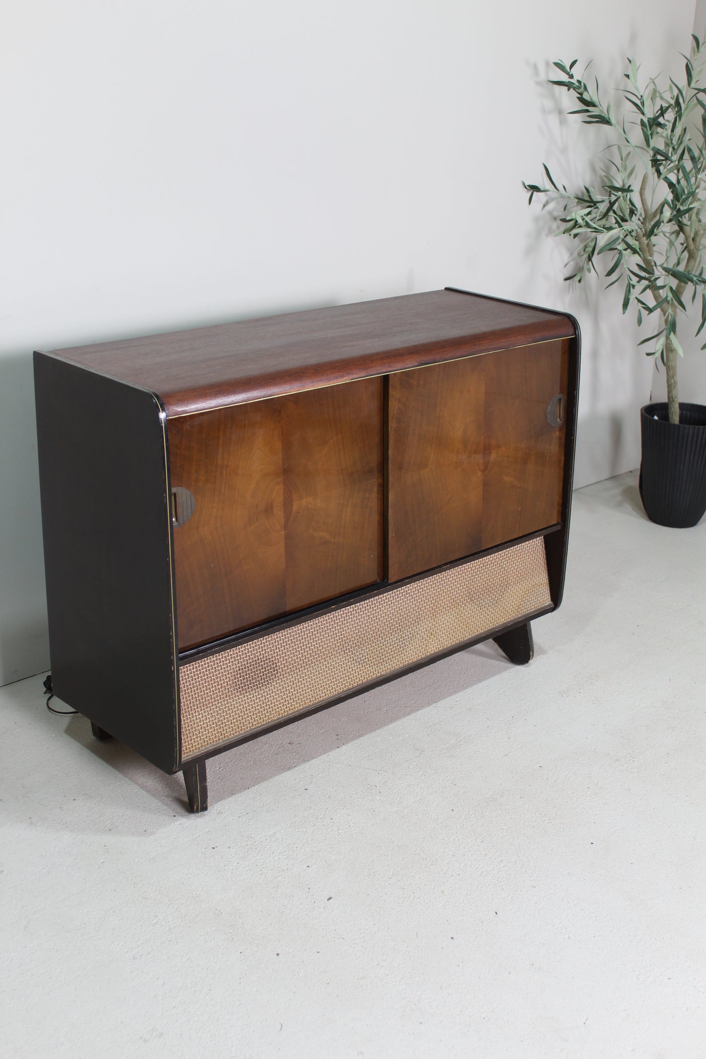 Vintage radiokast, audiomeubel muziekkast