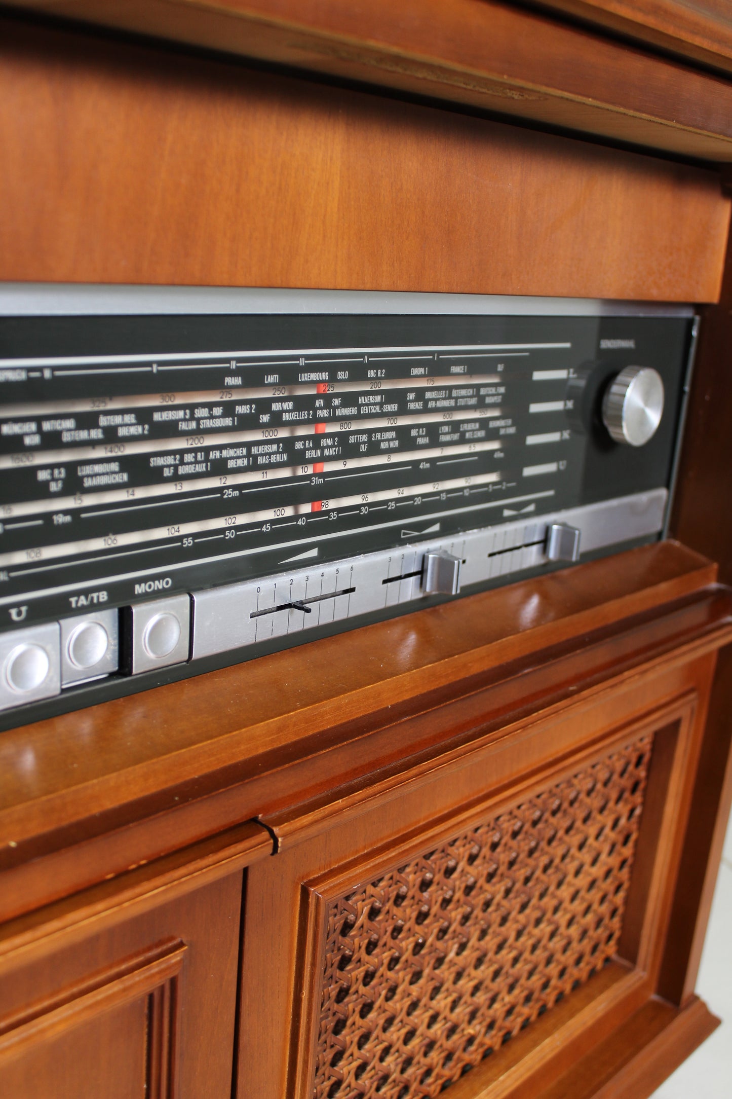 Vintage audiomeubel, radiokast Gründig
