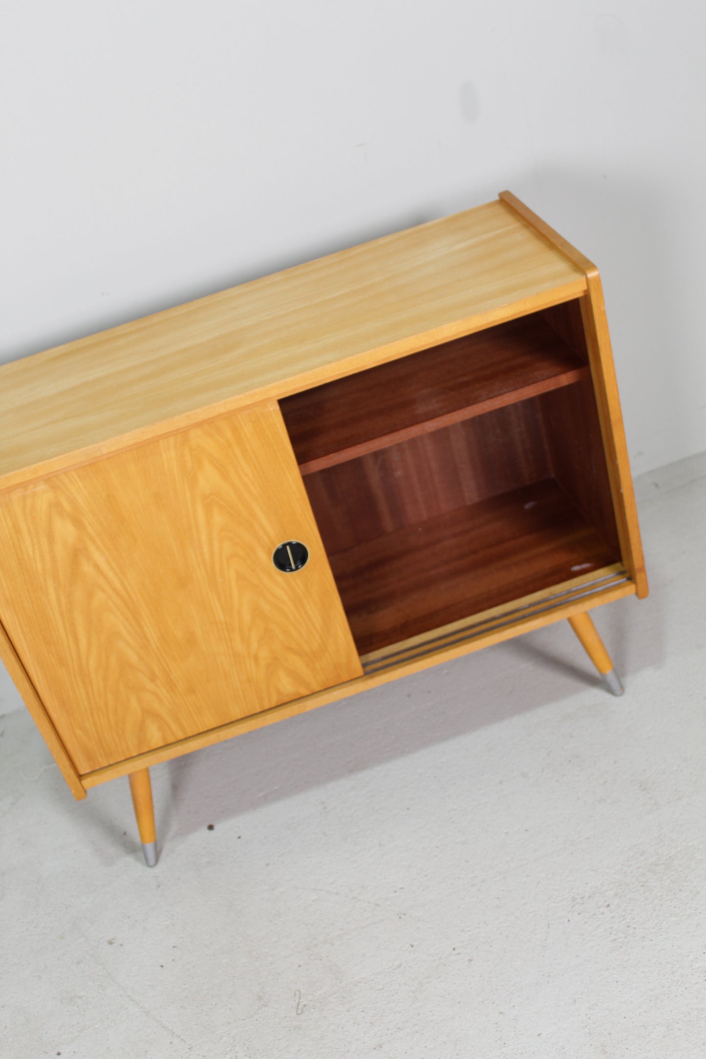 Vintage kastje schuifdeuren